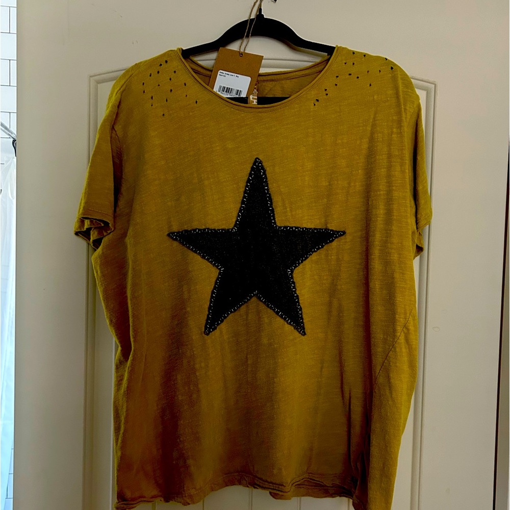 Magnolia Pearl star T with tag
